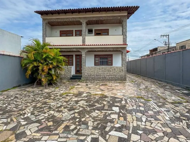 Casa em Das Laranjeiras, Serra